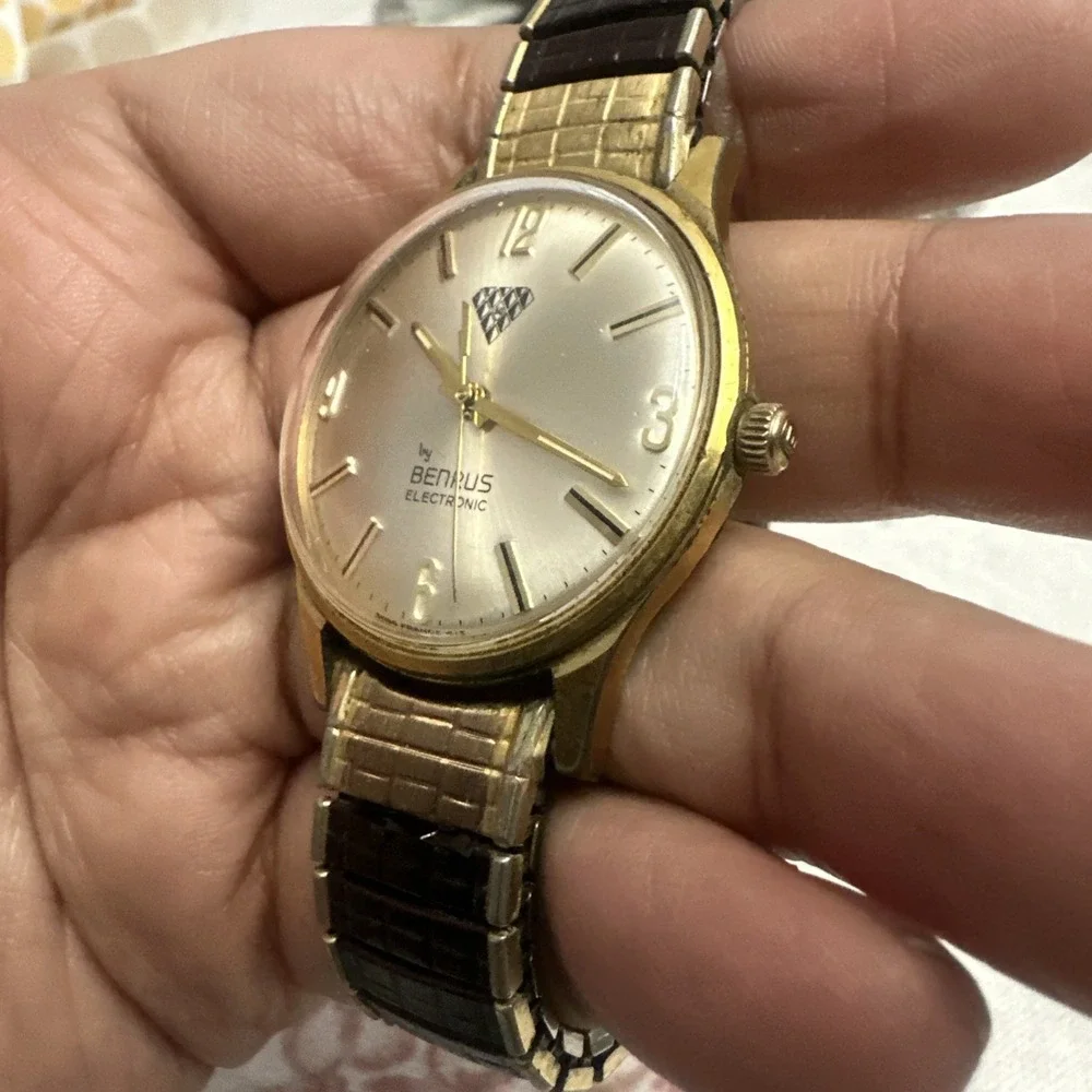 VINTAGE BENRUS RACING ELECTRONIC Mens Watch Gold Tone Rare 34mm Untested - Neat